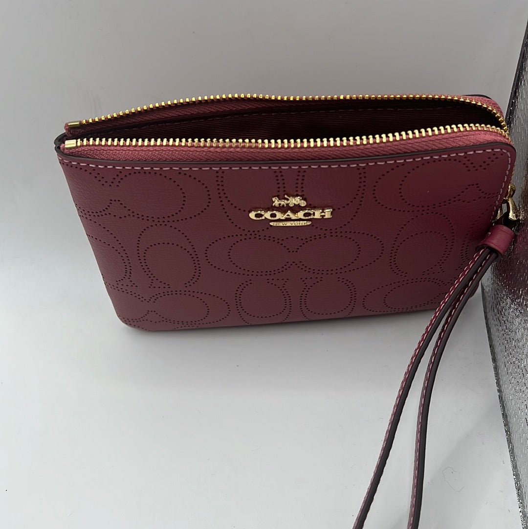 COACH side zip wristlet Rouge