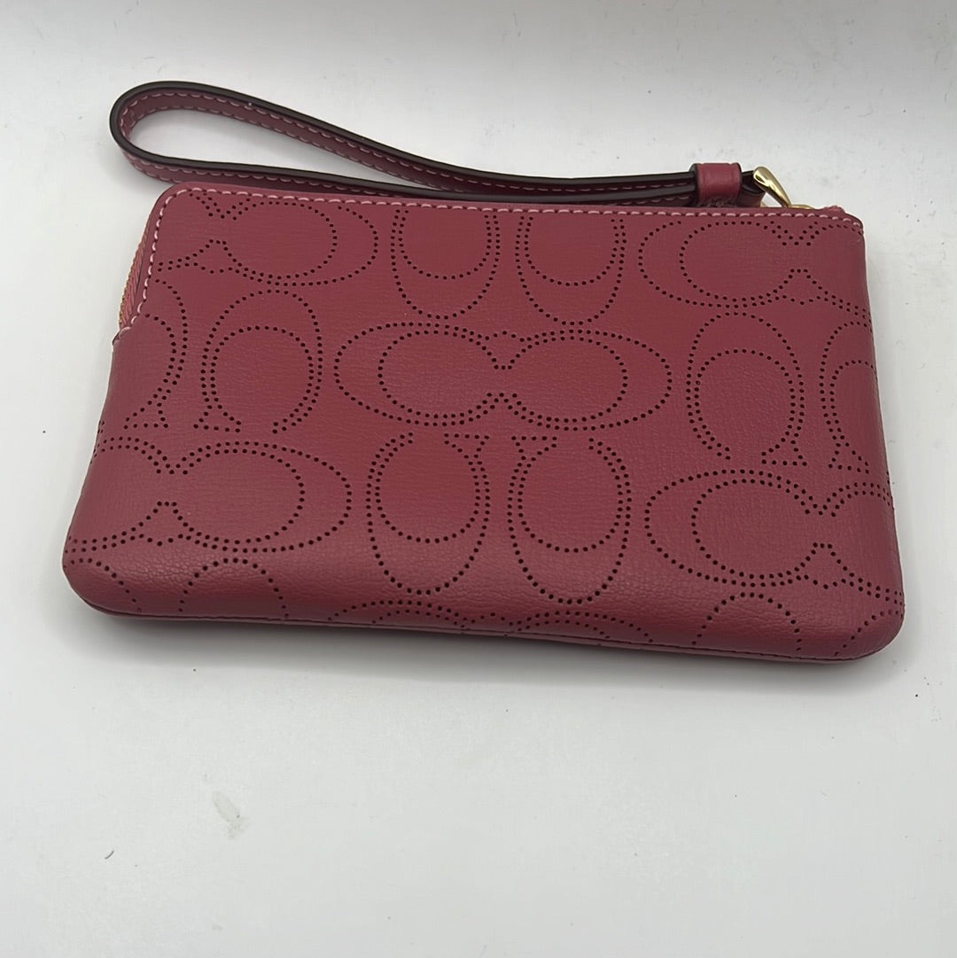 COACH side zip wristlet Rouge