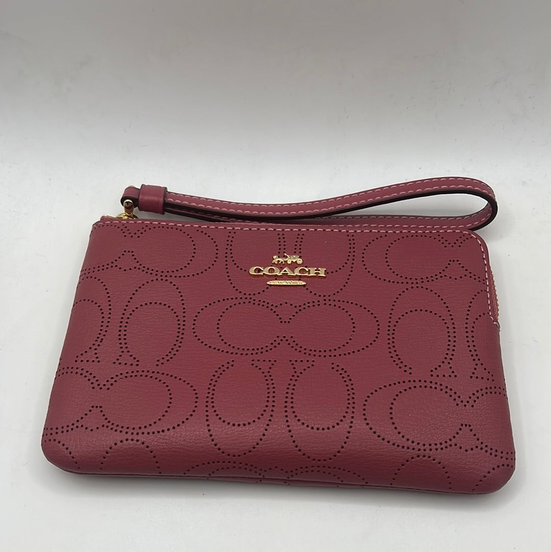 COACH side zip wristlet Rouge