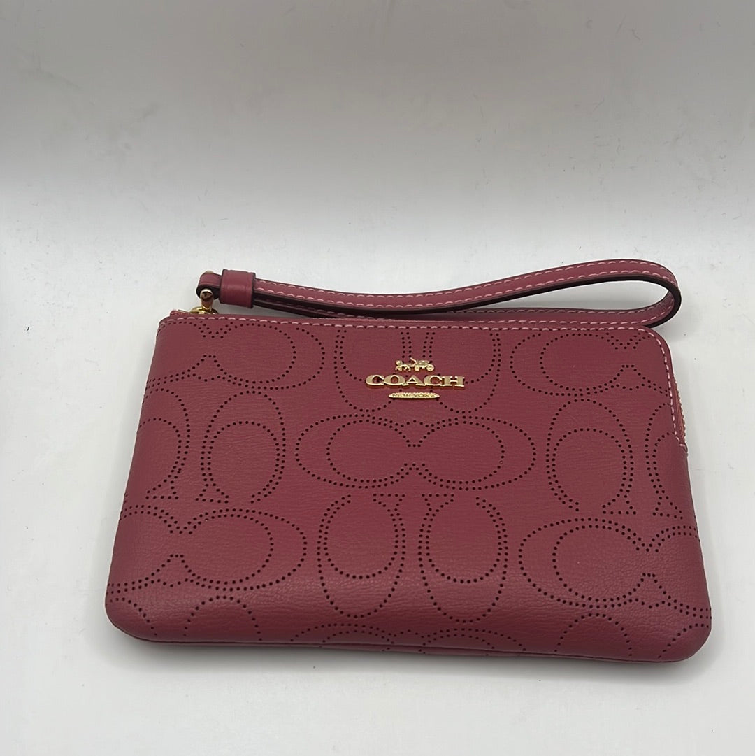 COACH side zip wristlet Rouge