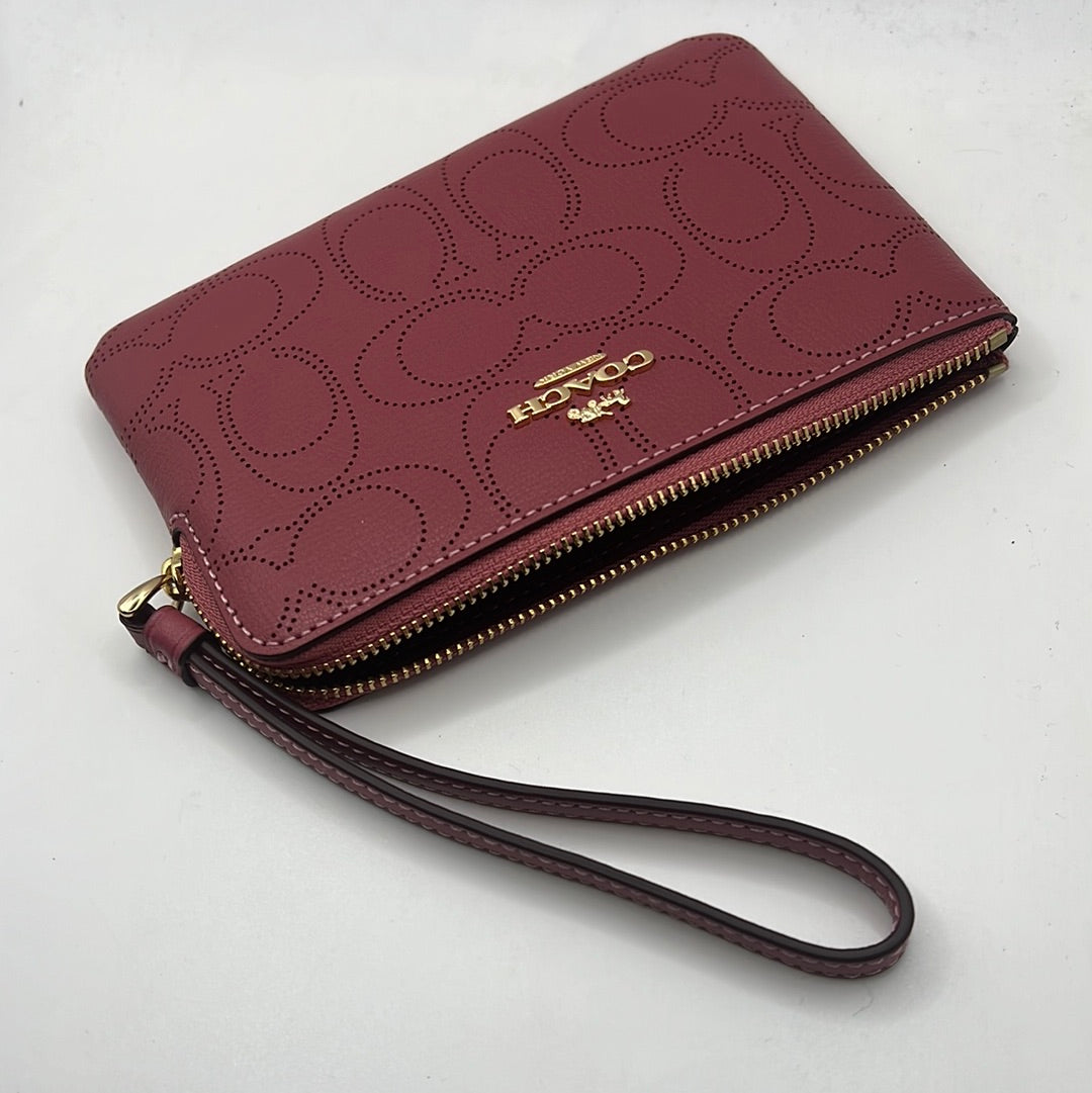 COACH side zip wristlet Rouge